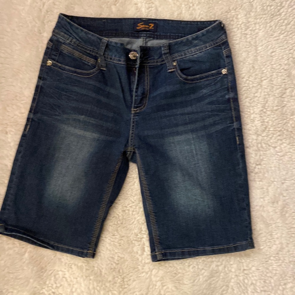 Seven7 size 8 Jean shorts. NWOT